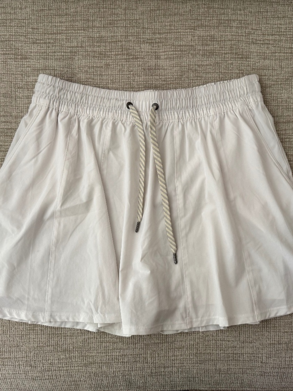 Vuori Clementine Skirt L Sport Tennis Workout Short Skort Performance Breathable - Picture 2 of 9